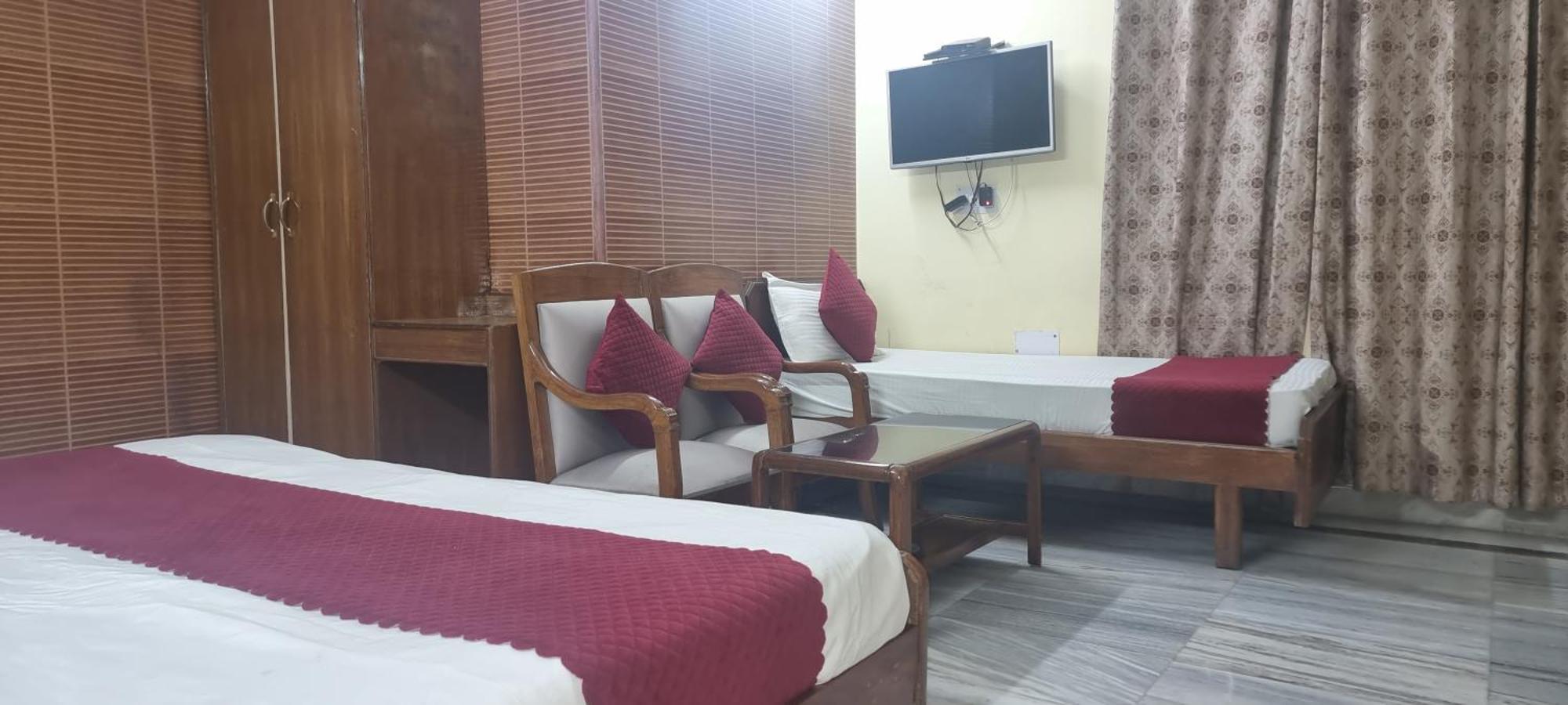 Hotel Har Ki Pauri By Around Stays Haridwār Exterior photo