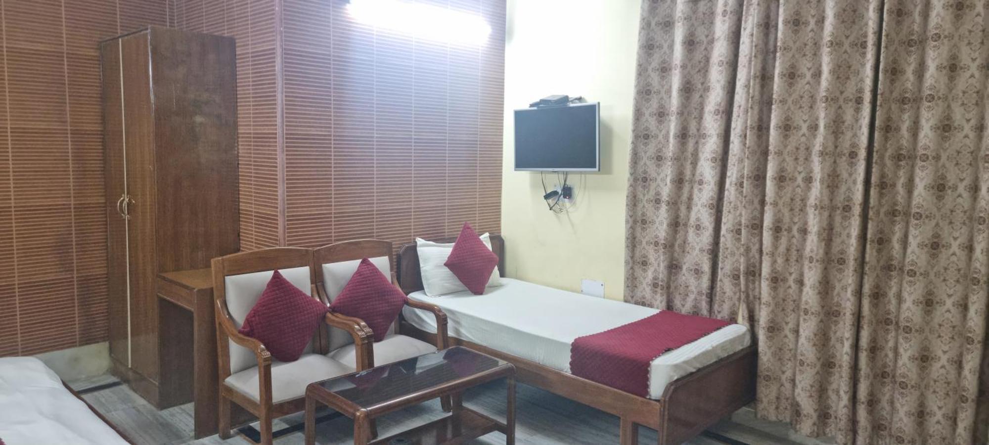 Hotel Har Ki Pauri By Around Stays Haridwār Exterior photo