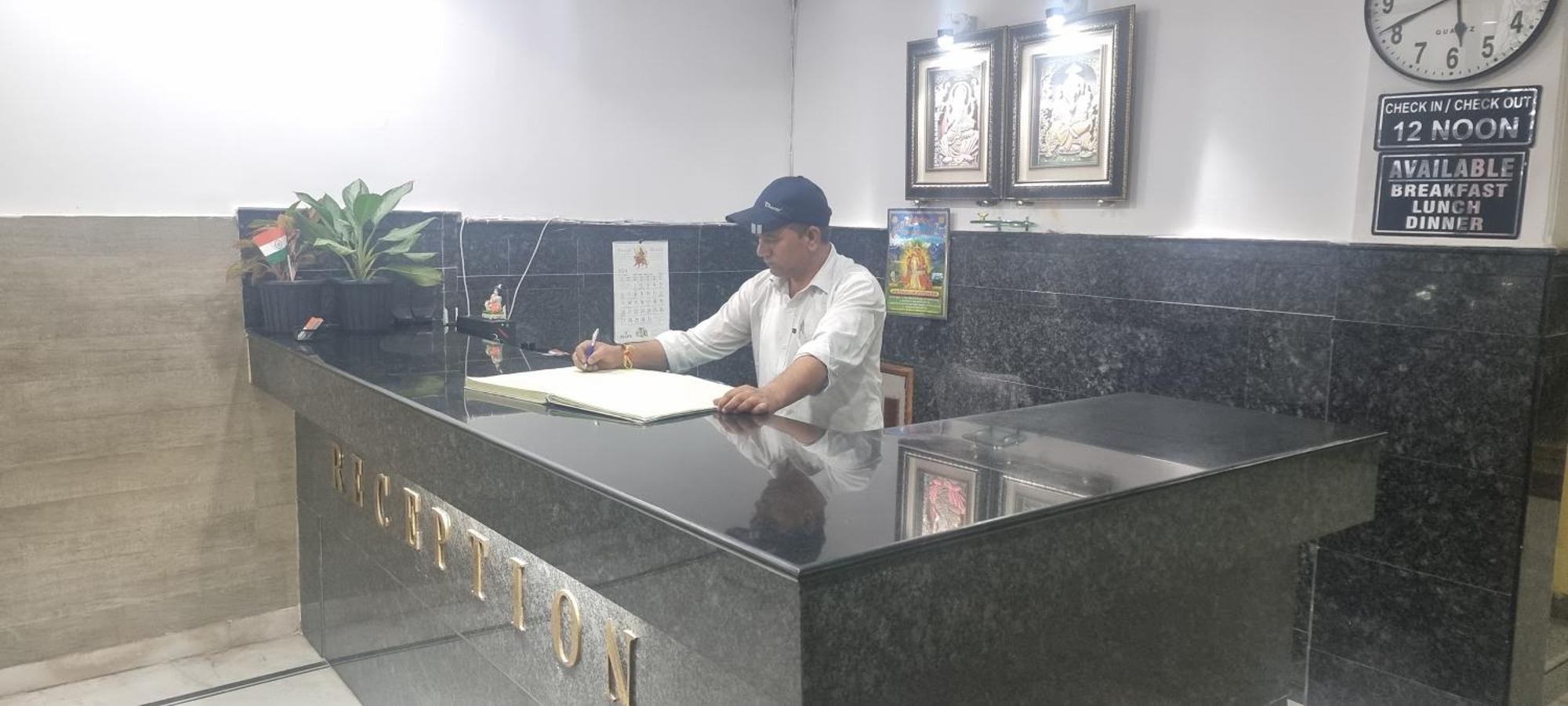 Hotel Har Ki Pauri By Around Stays Haridwār Exterior photo