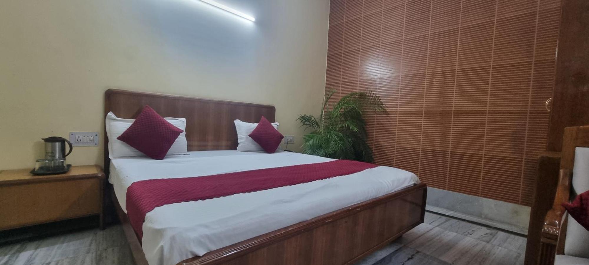 Hotel Har Ki Pauri By Around Stays Haridwār Exterior photo