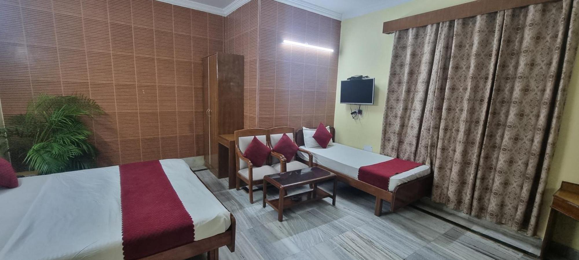 Hotel Har Ki Pauri By Around Stays Haridwār Exterior photo