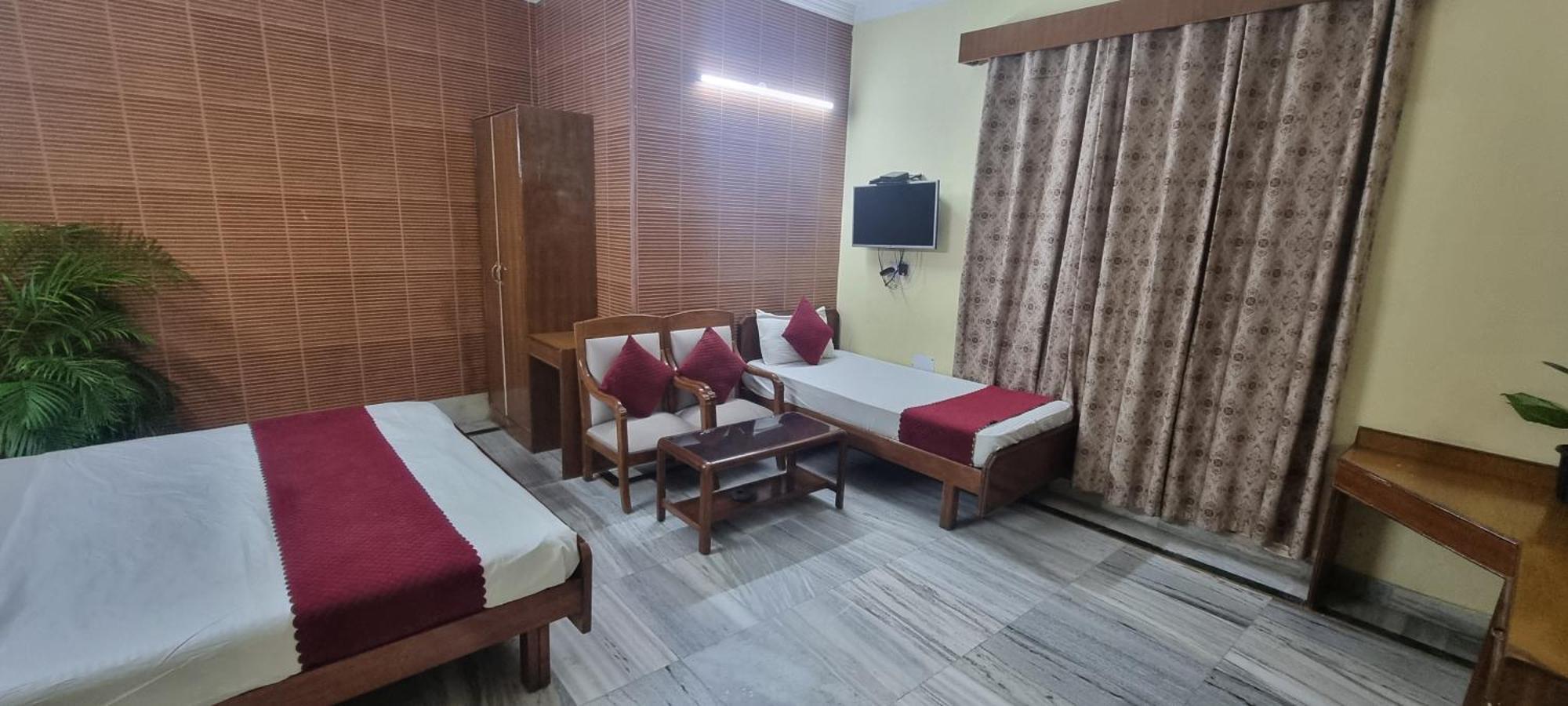 Hotel Har Ki Pauri By Around Stays Haridwār Exterior photo