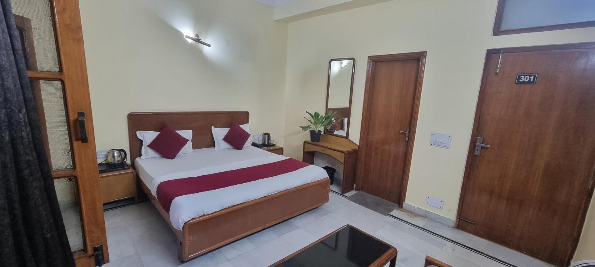 Hotel Har Ki Pauri By Around Stays Haridwār Exterior photo