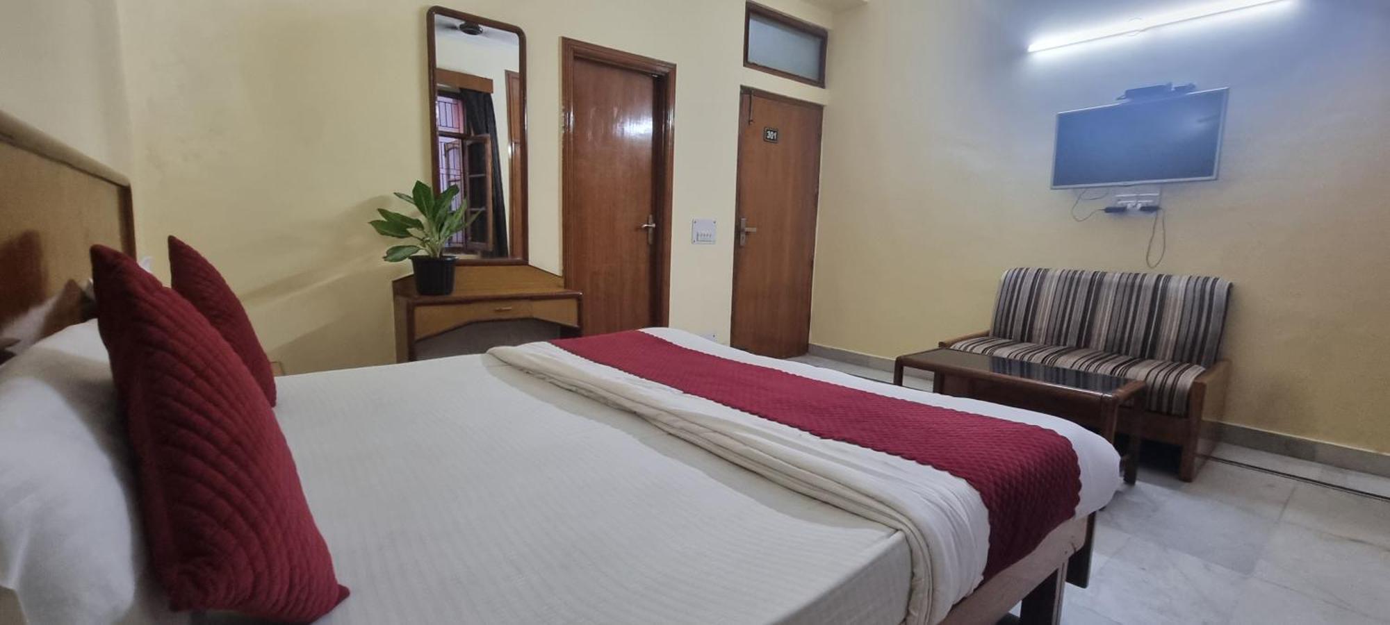 Hotel Har Ki Pauri By Around Stays Haridwār Exterior photo